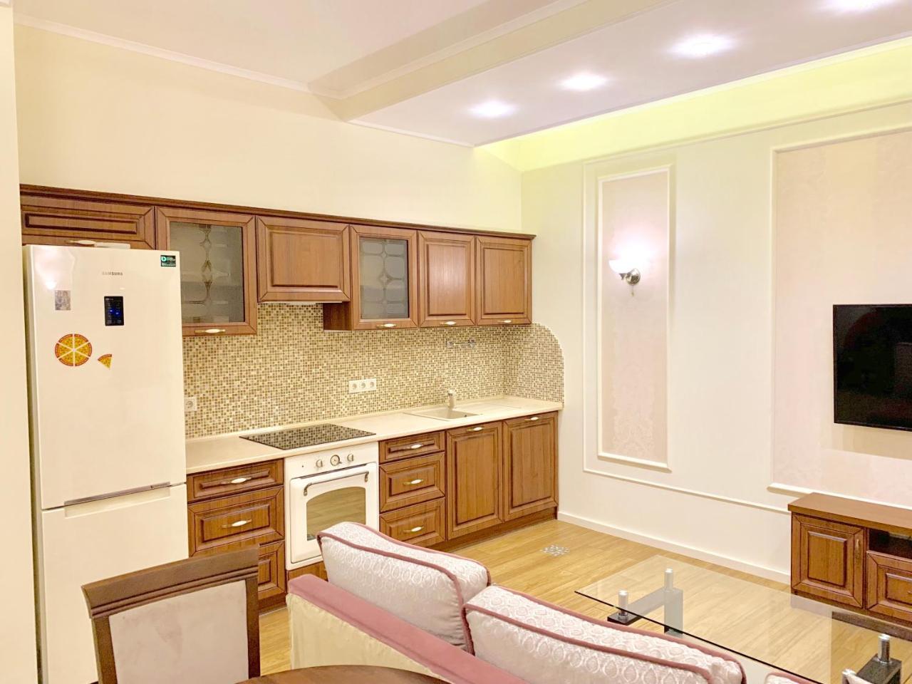 Two-Bedroom On Lesi Ukrainky Lviv Exteriör bild