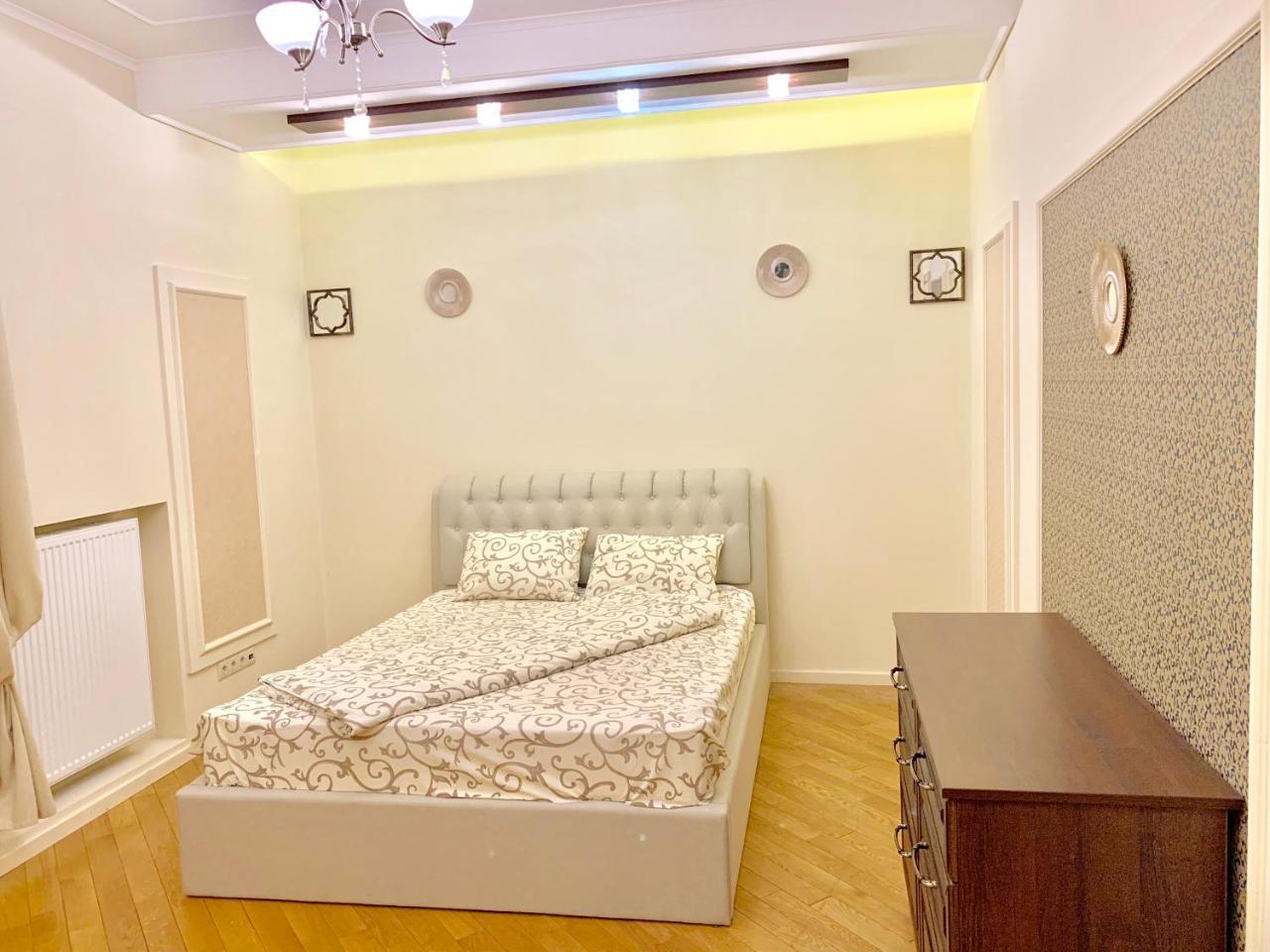 Two-Bedroom On Lesi Ukrainky Lviv Exteriör bild