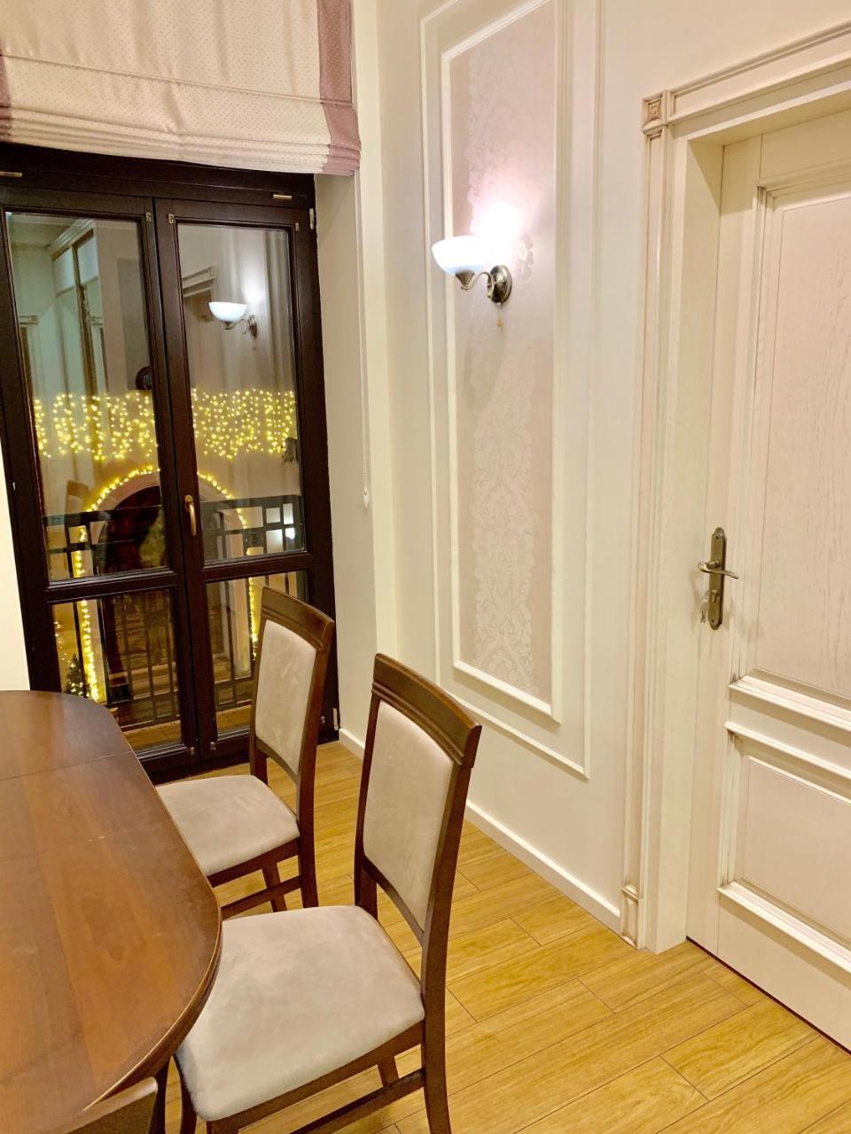 Two-Bedroom On Lesi Ukrainky Lviv Exteriör bild