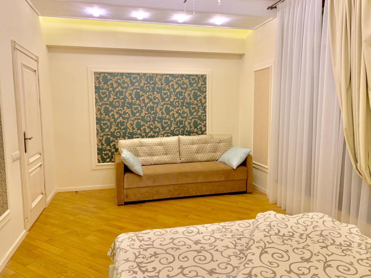 Two-Bedroom On Lesi Ukrainky Lviv Exteriör bild